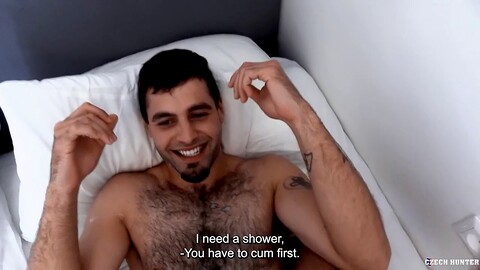 Bell'uomo con un sorriso affascinante non può resistere ai soldi e al mio enorme membro