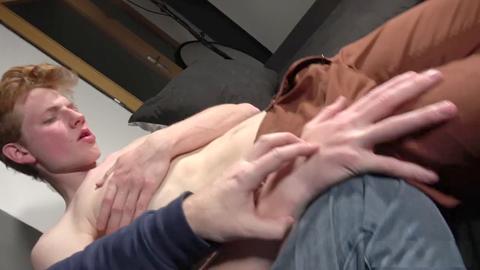 Gay eastboys, gay effeminato, gay con la faccia da bambino e fisico da stallone